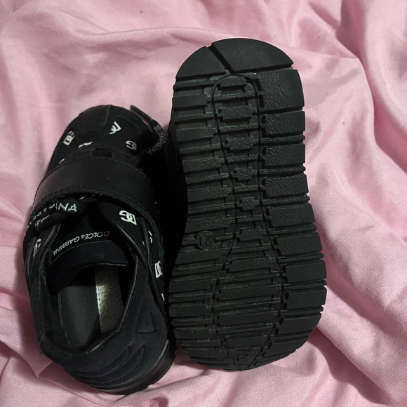 D & g - Picture 1 of 3